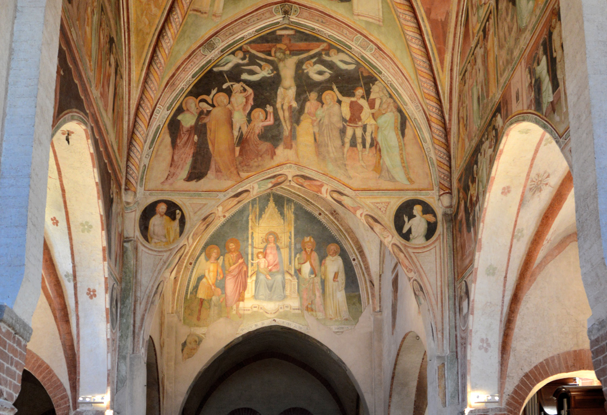 Monastero di Viboldone Lighting frescoes on the altar - building lights